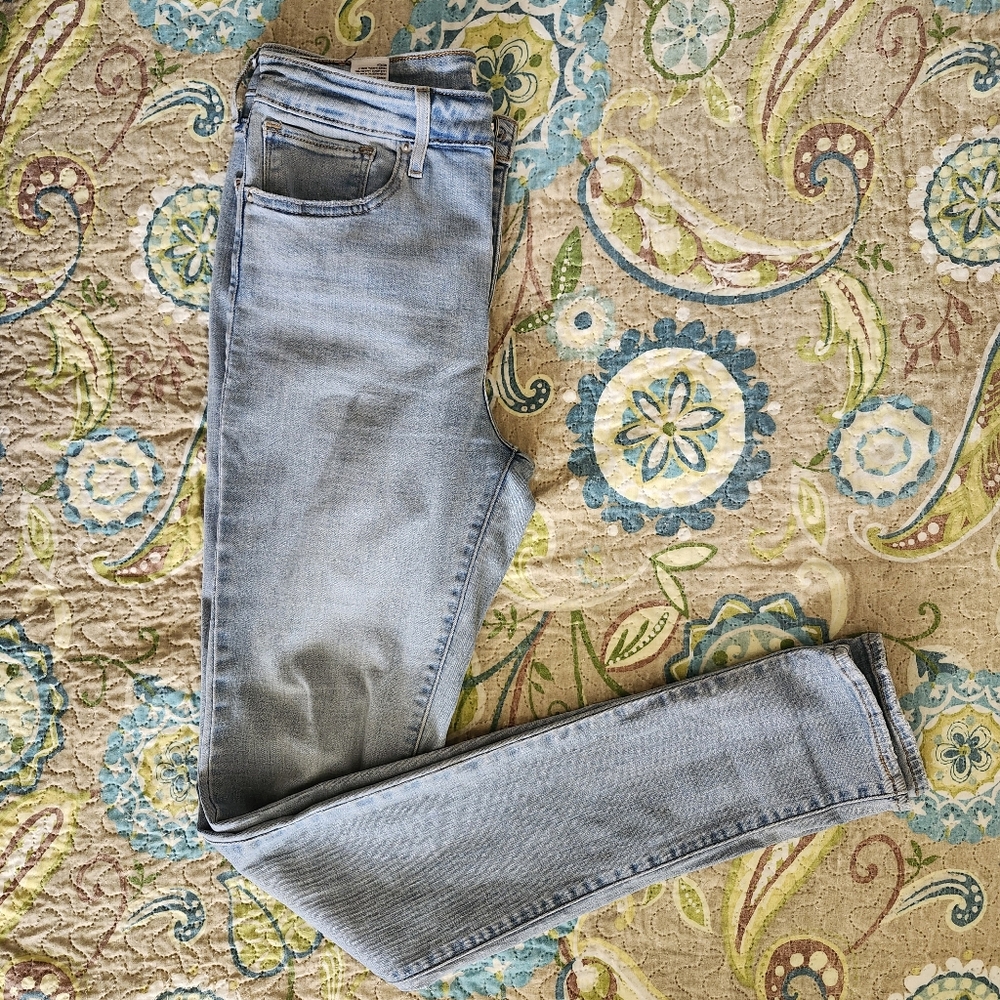 Levi Strauss women high rise skinny jeans, size 28
